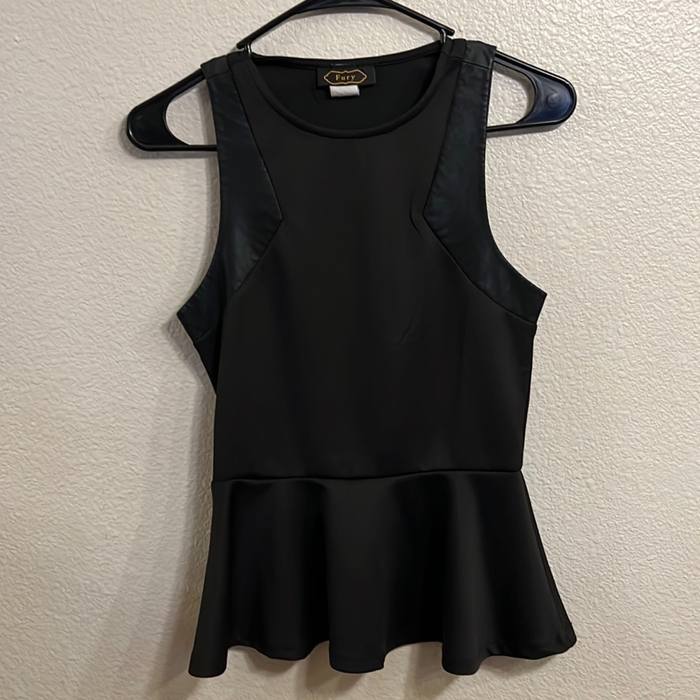 Medium Black Top
